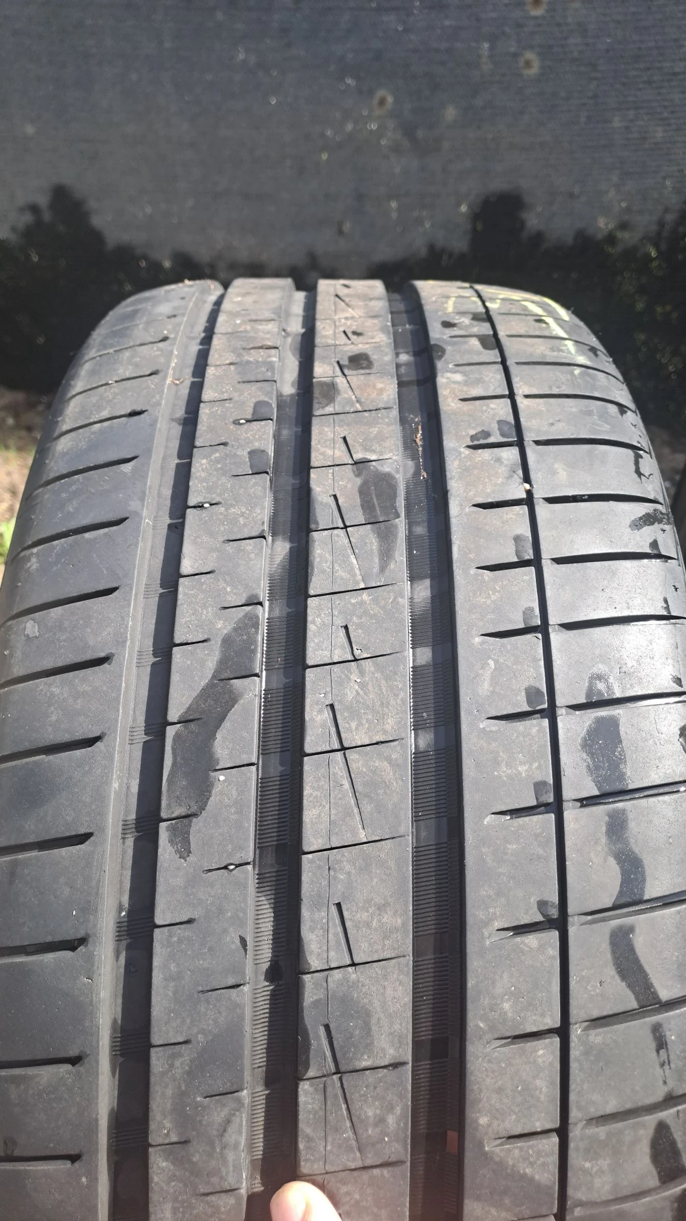 Гуми Летни 235/35R19, снимка 3 - Гуми и джанти - 54402536