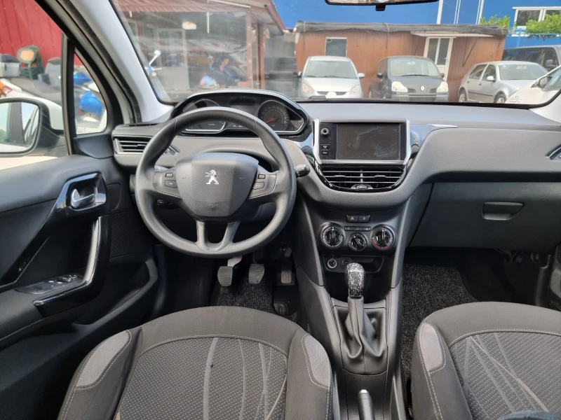 Peugeot 208 1.2I, снимка 12 - Автомобили и джипове - 46924327