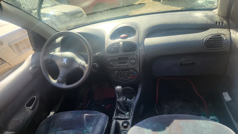 Peugeot 206 1.1i, снимка 6 - Автомобили и джипове - 47508252