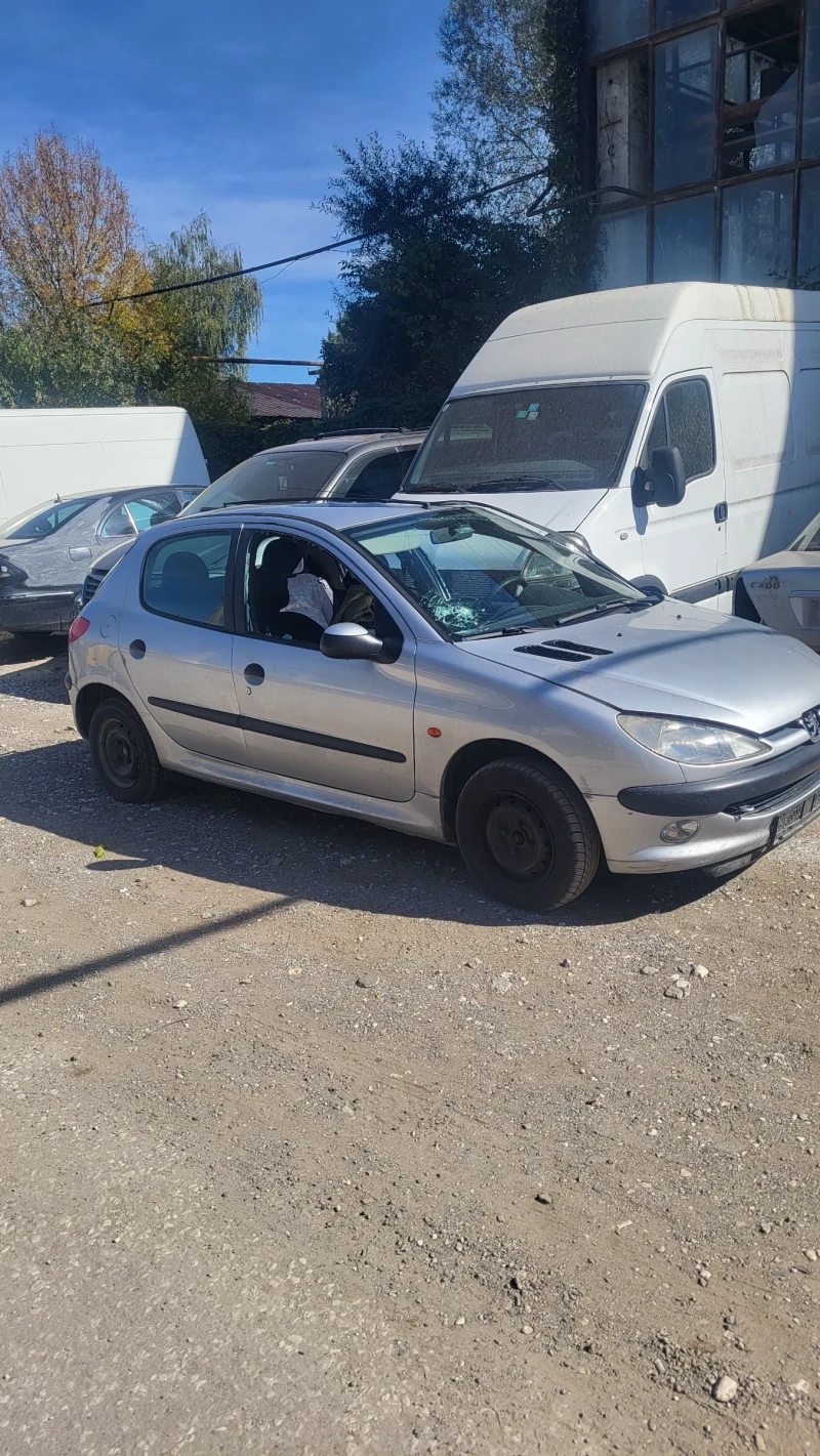 Peugeot 206 1.1i, снимка 2 - Автомобили и джипове - 47508252