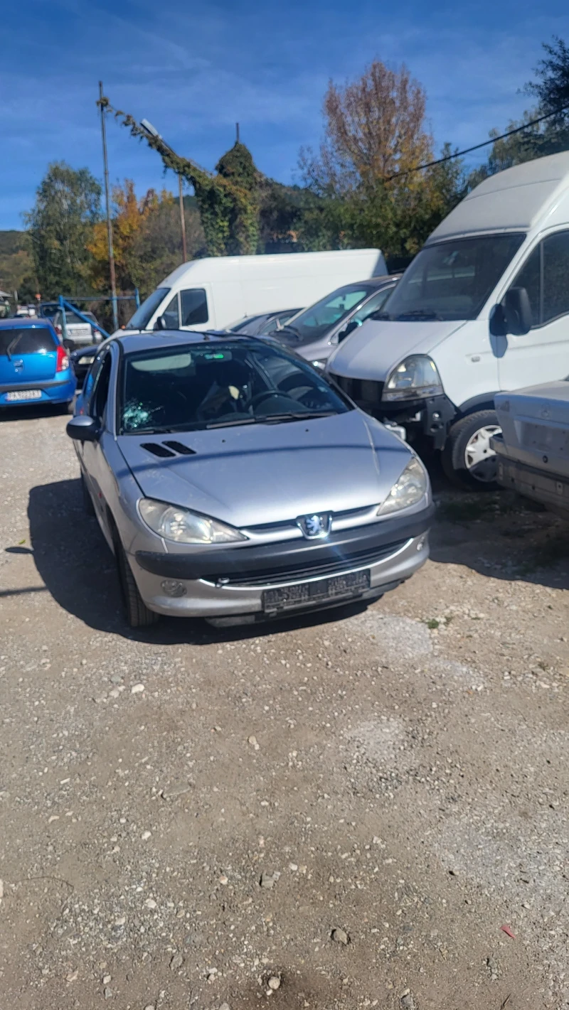 Peugeot 206 1.1i, снимка 1 - Автомобили и джипове - 47508252