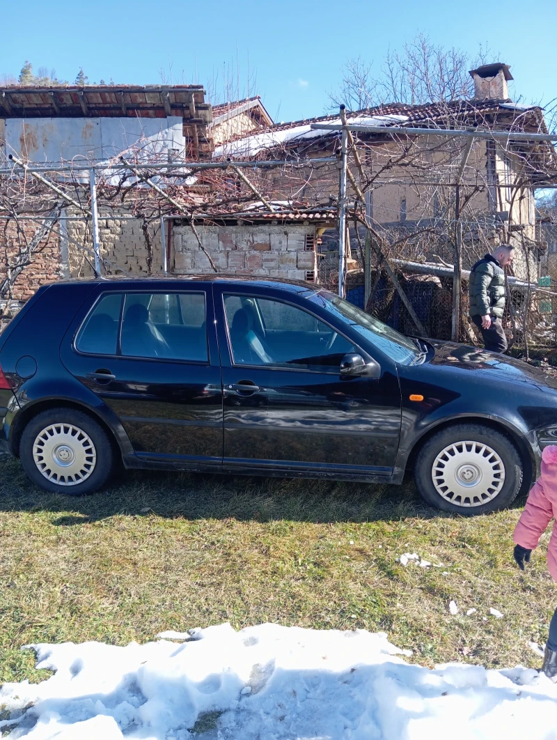 VW Golf 1.6, снимка 2 - Автомобили и джипове - 48824777