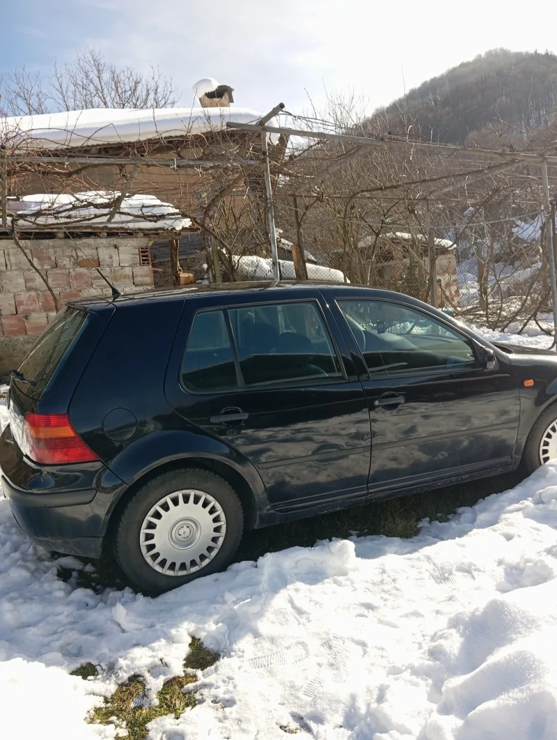 VW Golf 1.6, снимка 5 - Автомобили и джипове - 48824777