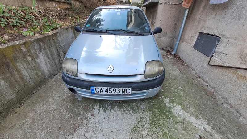 Renault Clio, снимка 2 - Автомобили и джипове - 49433789