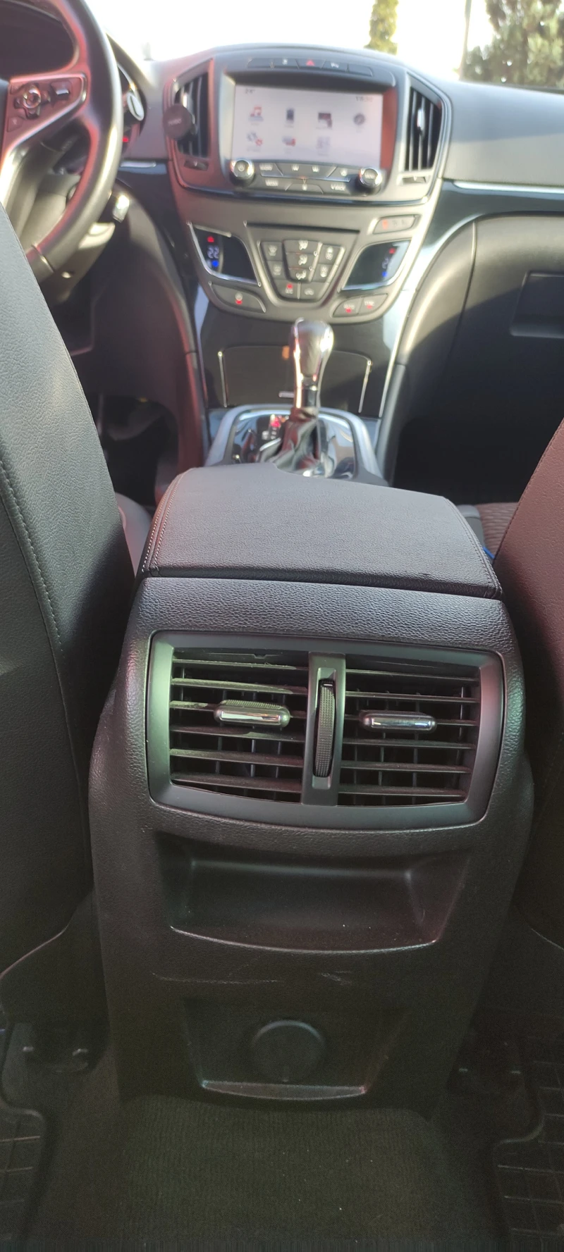 Opel Insignia 1.6 CDTI, снимка 7 - Автомобили и джипове - 52195873