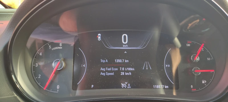 Opel Insignia 1.6 CDTI, снимка 9 - Автомобили и джипове - 52195873