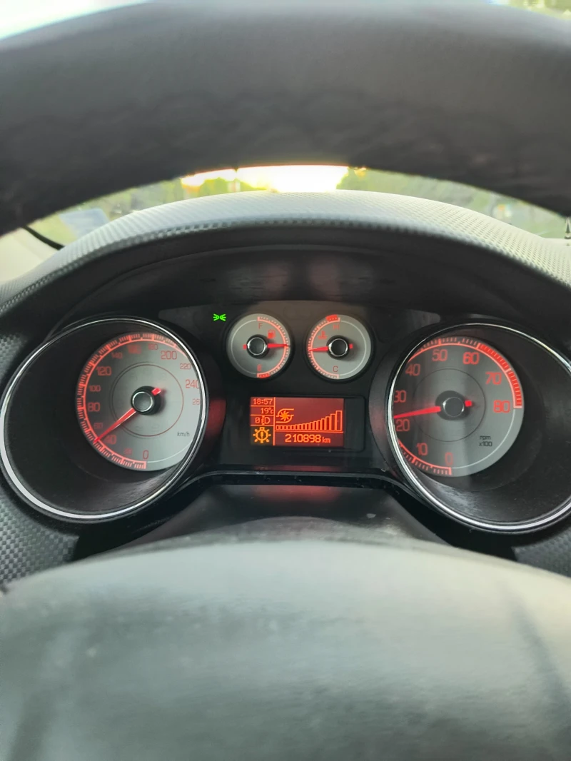 Fiat Bravo 1.4Tjet Sport, снимка 15 - Автомобили и джипове - 52586527