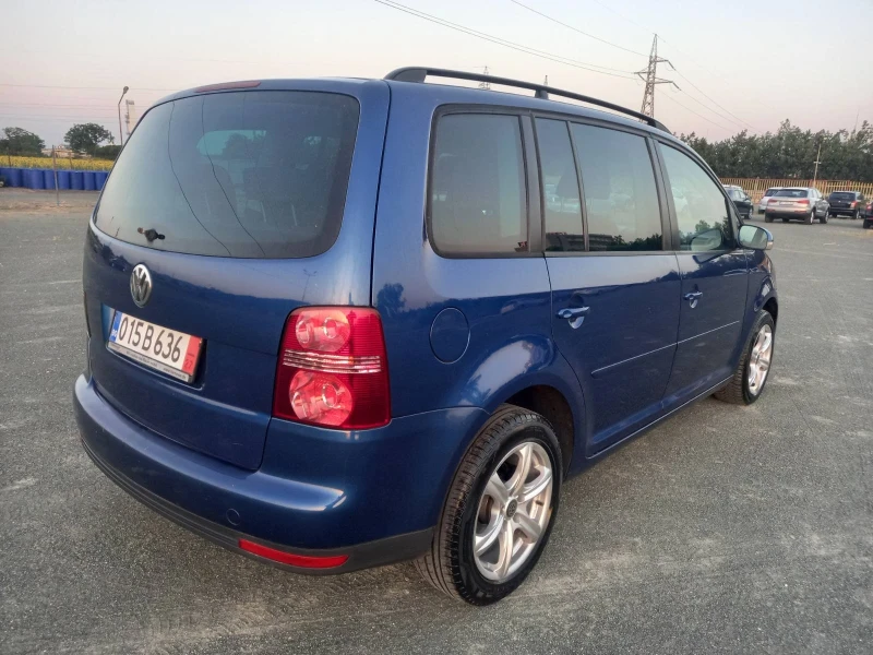 VW Touran 1.9 TDI, снимка 4 - Автомобили и джипове - 51920328