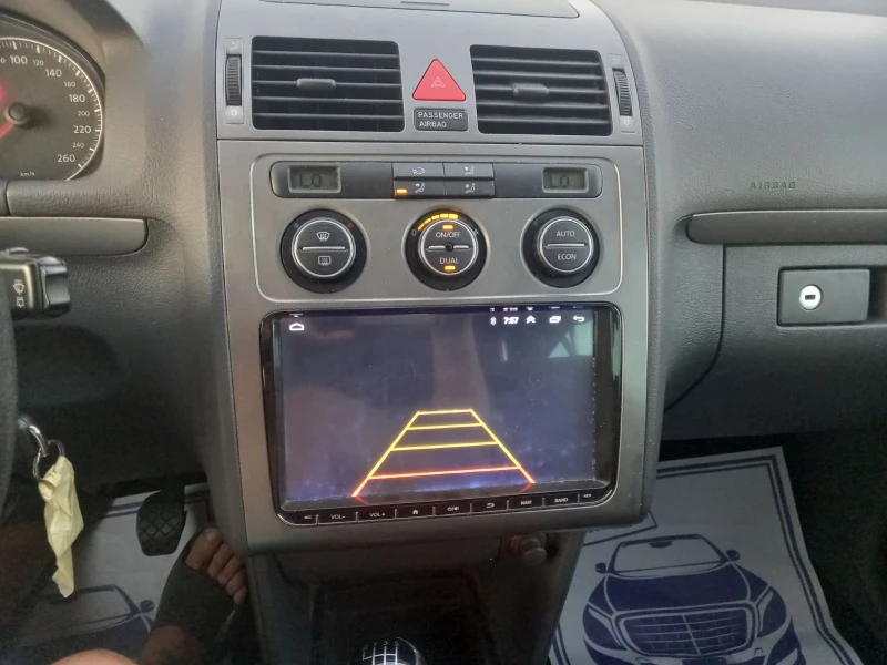 VW Touran 1.9 TDI, снимка 9 - Автомобили и джипове - 51920328