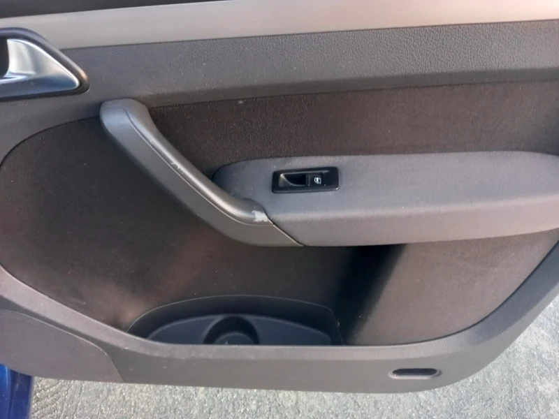 VW Touran 1.9 TDI, снимка 11 - Автомобили и джипове - 51920328