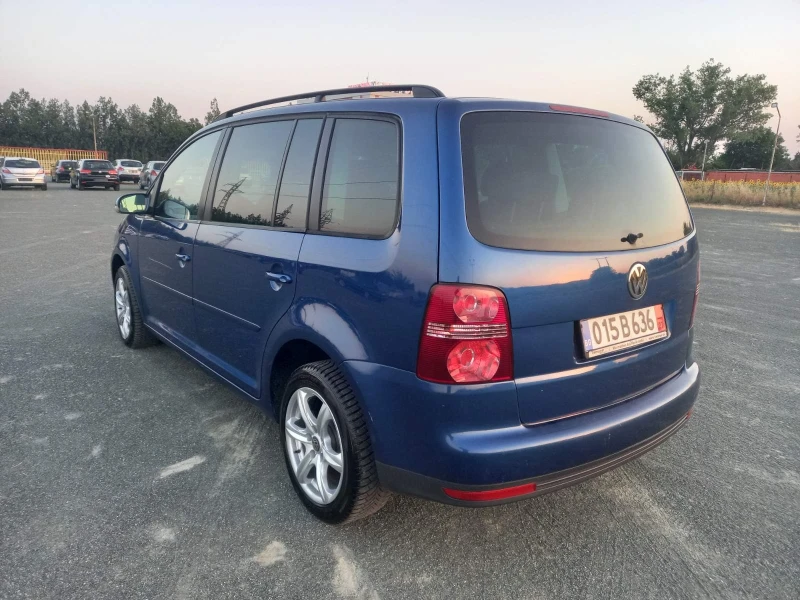 VW Touran 1.9 TDI, снимка 3 - Автомобили и джипове - 51920328