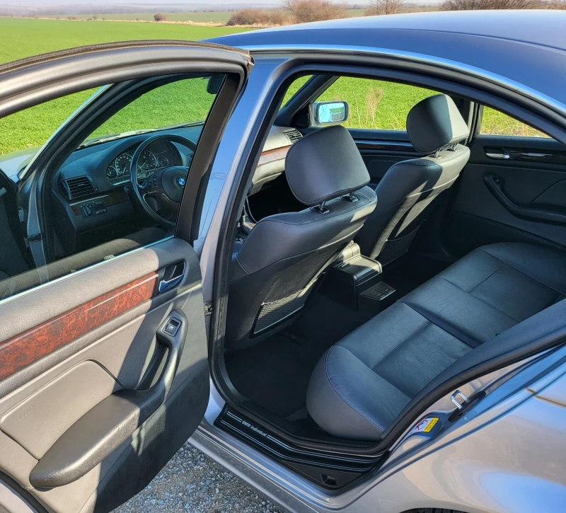 BMW 330 Individual* Top Exclusive* Реставриран* Фейс* LPG, снимка 9 - Автомобили и джипове - 51926467