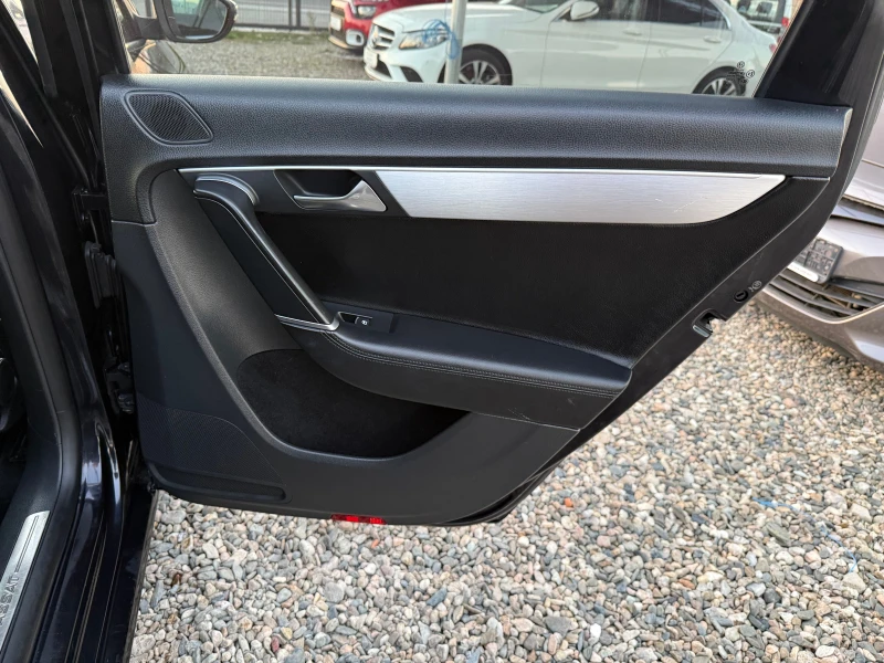 VW Passat 2.0 tdi, снимка 12 - Автомобили и джипове - 52775371