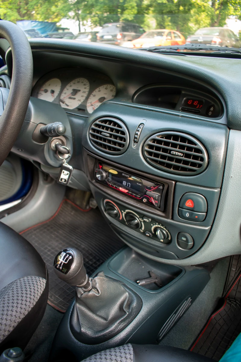 Renault Megane Coach 1.6e, снимка 10 - Автомобили и джипове - 52817088