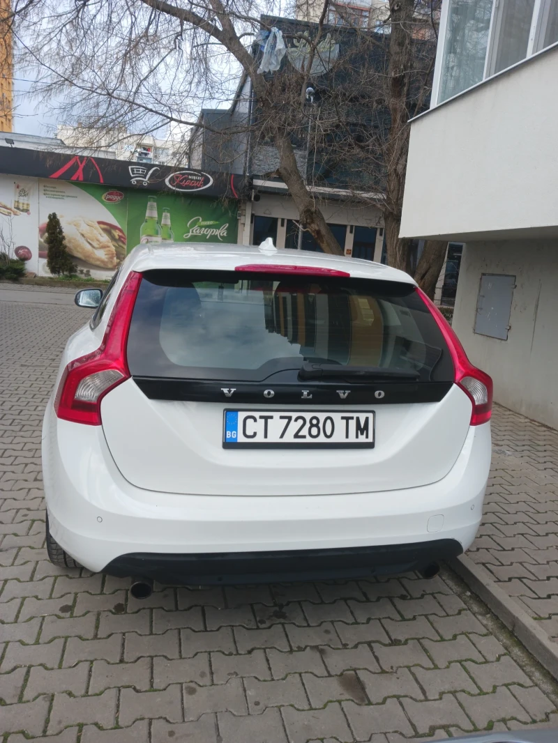 Volvo V60 2.4 D5 AWD 4X4, снимка 8 - Автомобили и джипове - 53402927