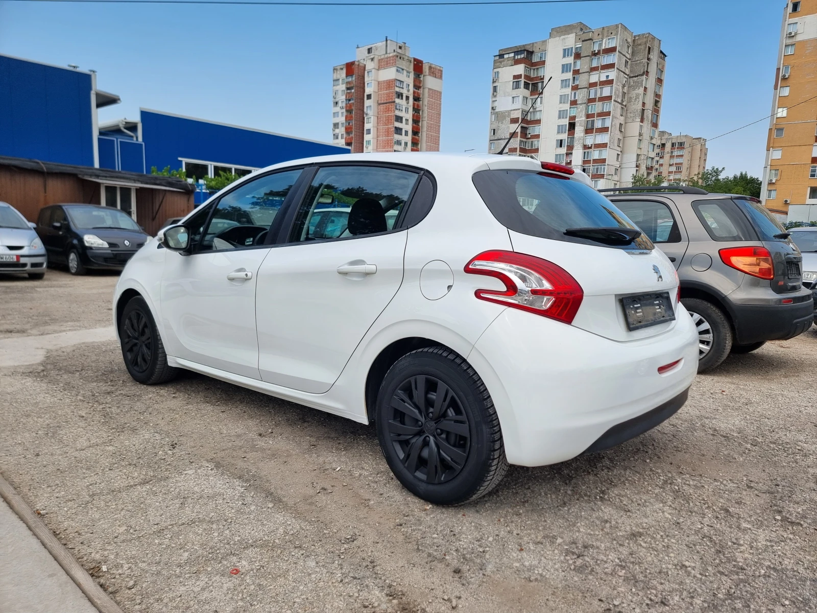 Peugeot 208 1.2I - изображение 4