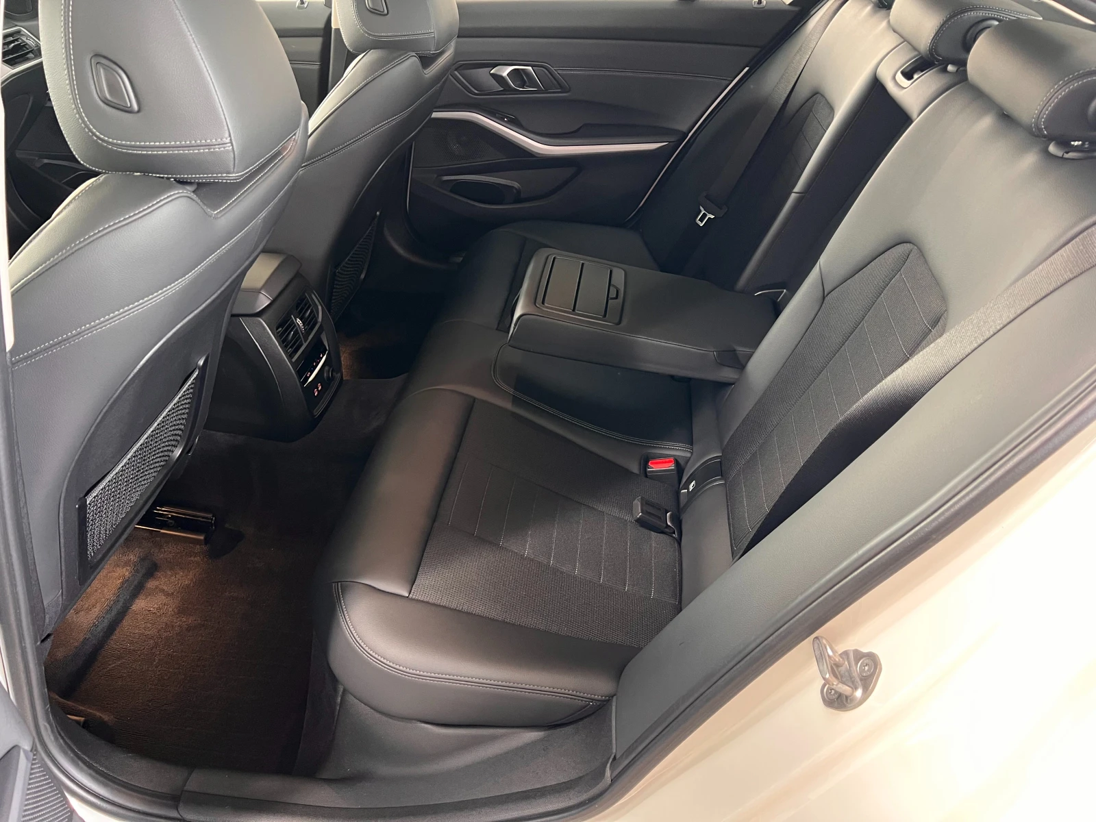 BMW 320 2.0D/190k.c./8AT/XDRIVE  - изображение 10