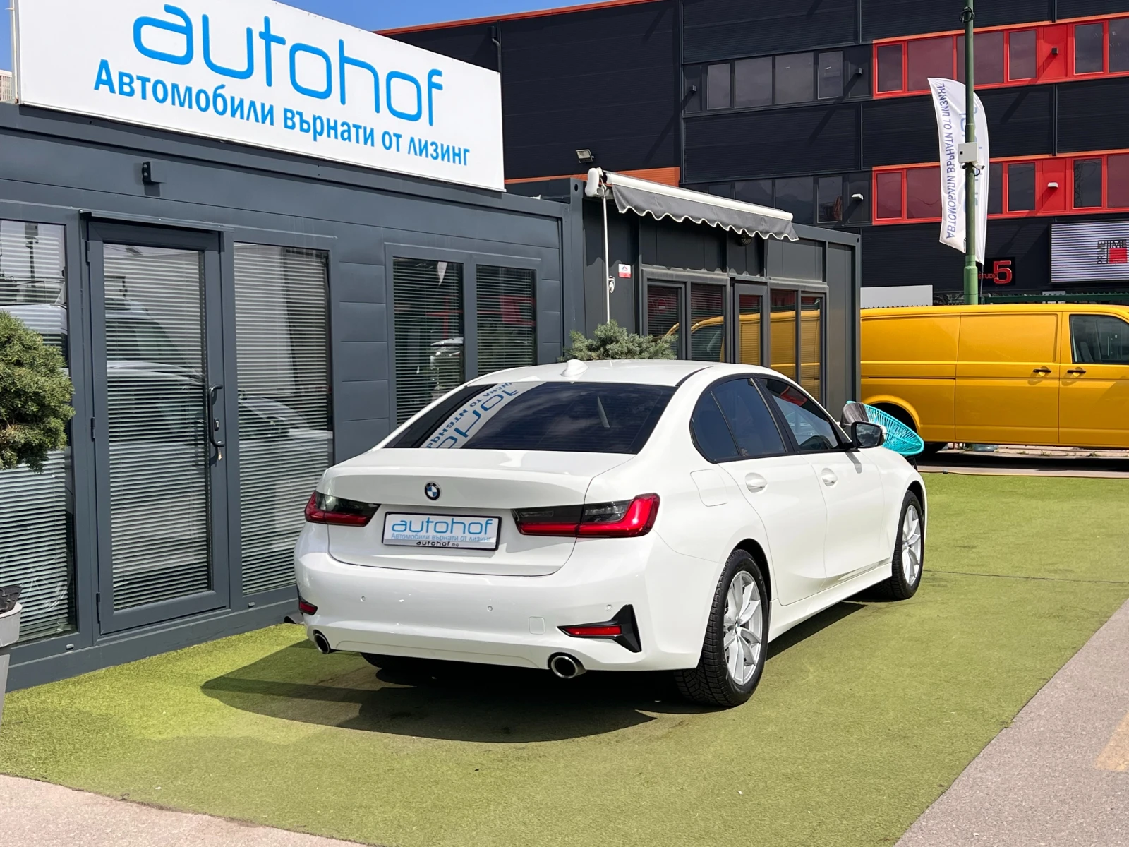 BMW 320 2.0D/190k.c./8AT/XDRIVE  - изображение 4