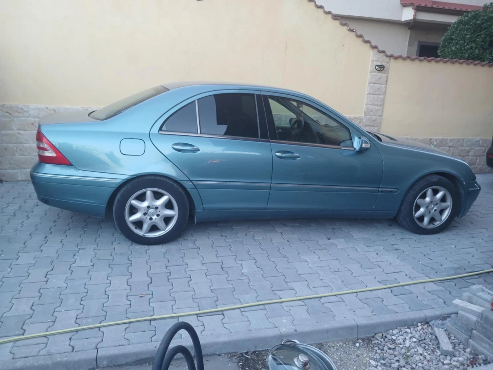 Mercedes-Benz C 180 Газбензин - изображение 2
