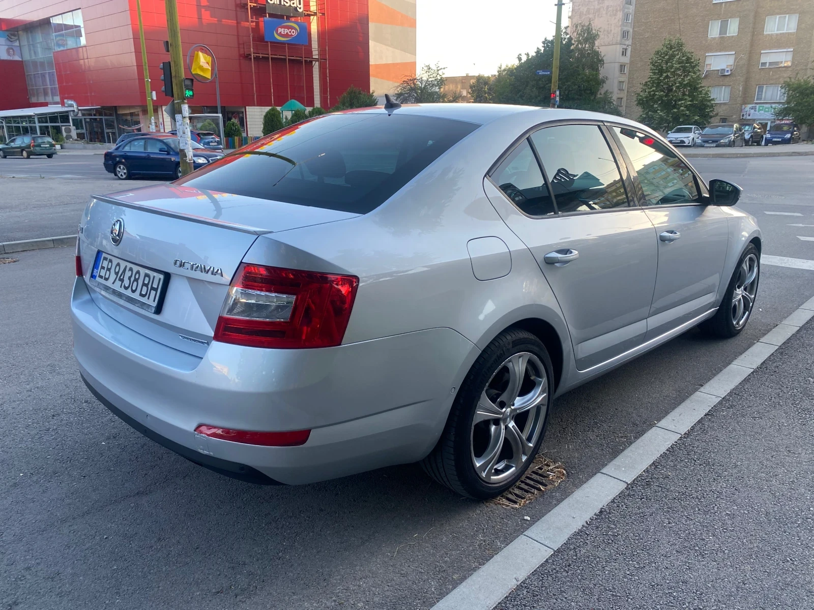 Skoda Octavia 1.6 TDI110k GREENLINE - изображение 6