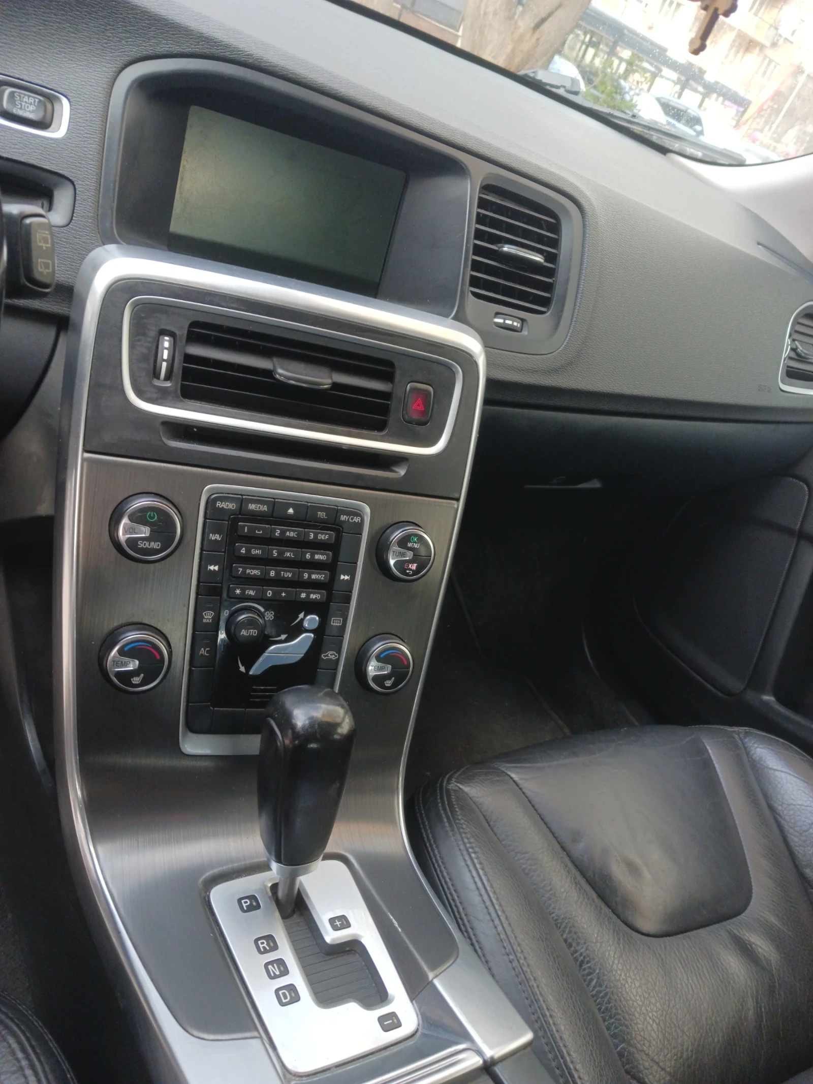 Volvo V60 2.4 D5 AWD 4X4 - изображение 5