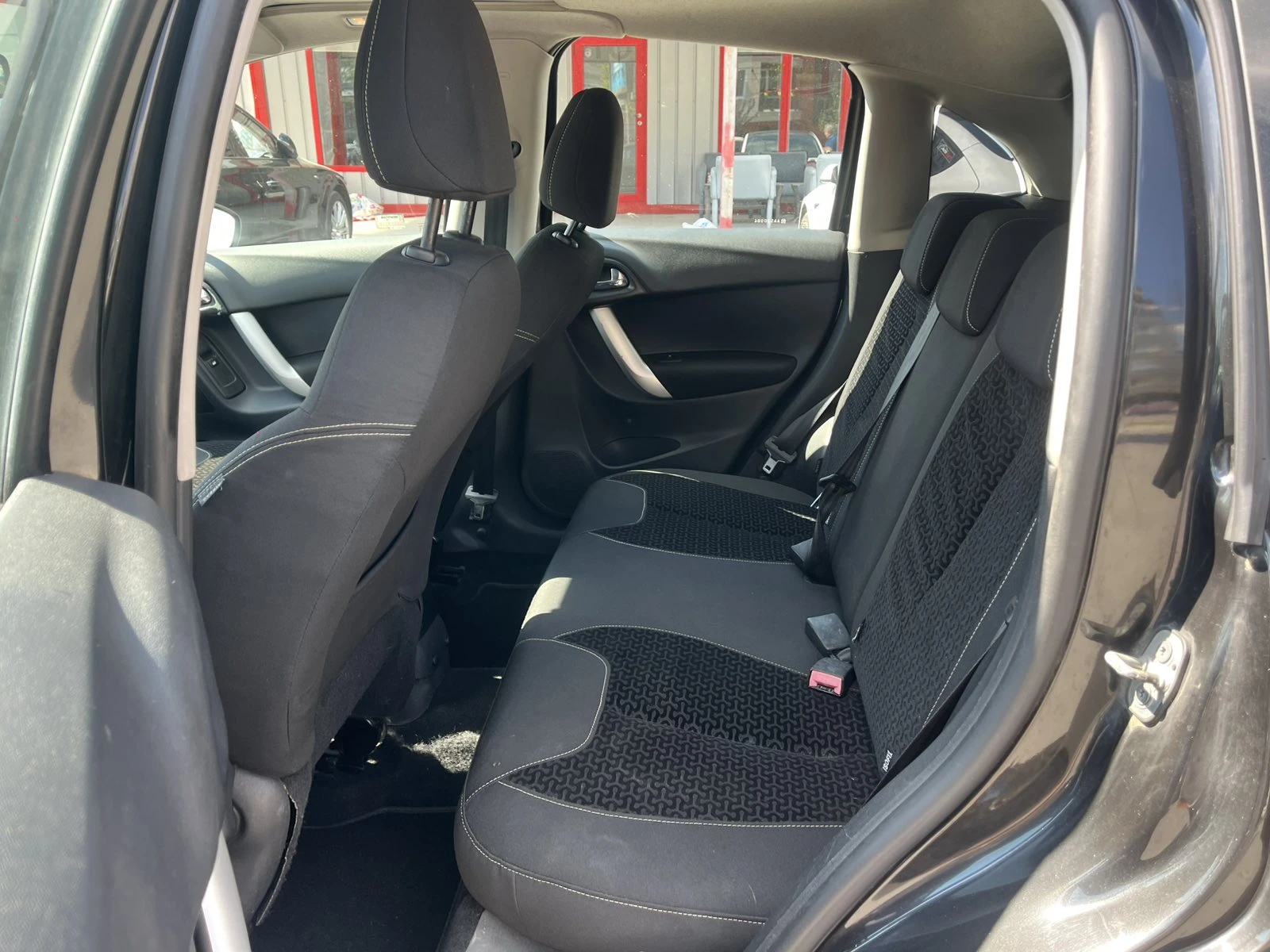 Citroen C3 1.4 BENZ/GAS, снимка 8 - Автомобили и джипове - 55558573