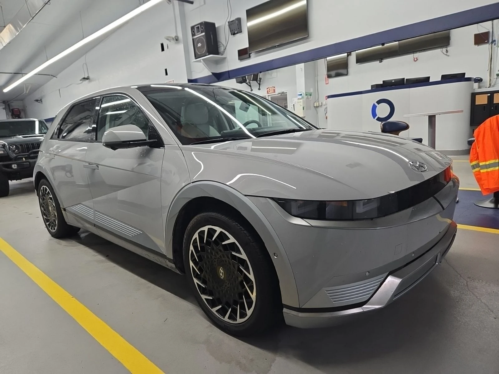 Hyundai Ioniq 5 Ultimate* Distr* 360* HUD* Bose* Обдух* Пано, снимка 2 - Автомобили и джипове - 55942904