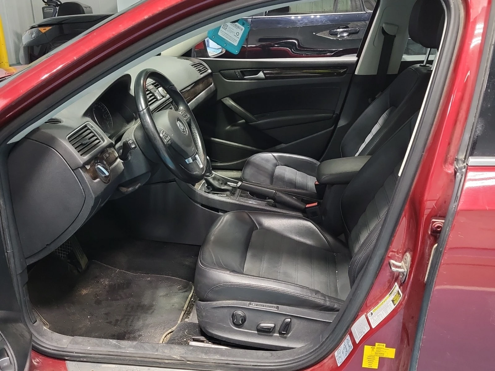 VW Passat HIGHLINE| ALCANTARA| PANORAMA| ПОДГРЕВИ| 2 КЛЮЧА| , снимка 5 - Автомобили и джипове - 56080073