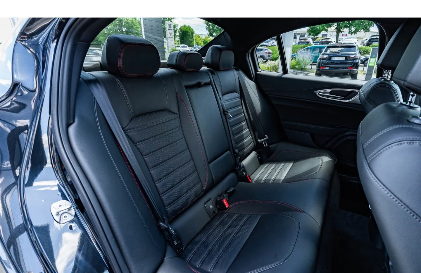 Alfa Romeo Giulia COMPETIZIONE/Q4/280HP/CAM/ACC/H&K/908z, снимка 12 - Автомобили и джипове - 56214361