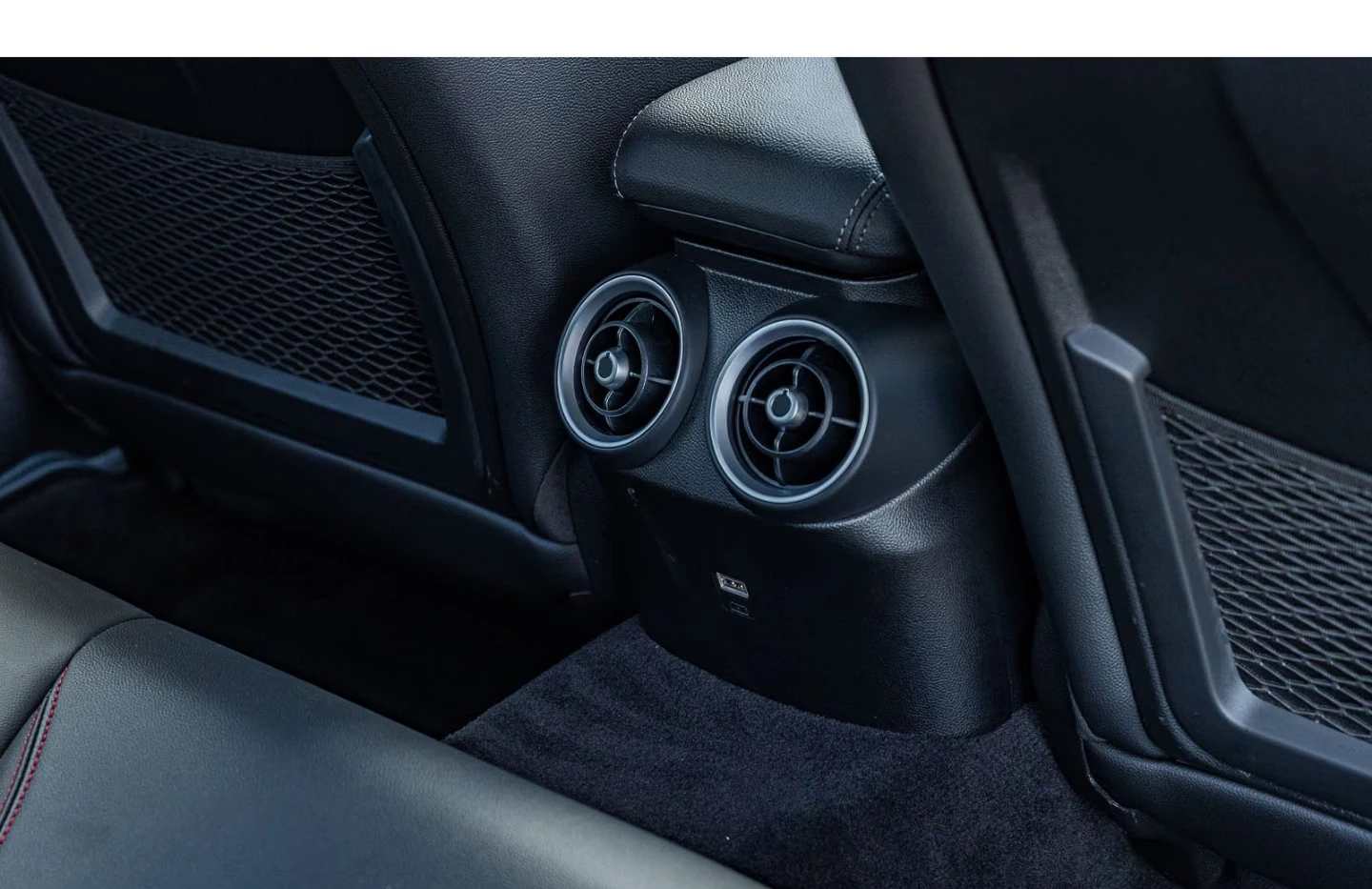 Alfa Romeo Giulia COMPETIZIONE/Q4/280HP/CAM/ACC/H&K/908z, снимка 15 - Автомобили и джипове - 56214361