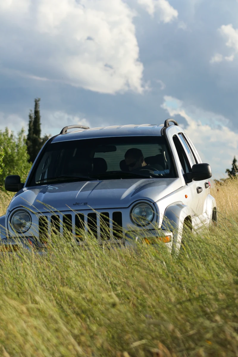 Jeep Cherokee, снимка 2 - Автомобили и джипове - 47688829