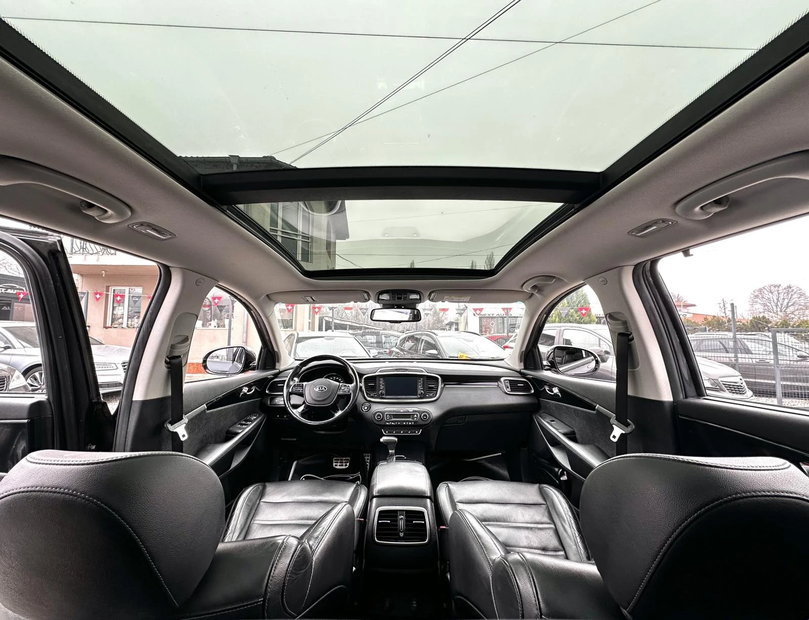 Kia Sorento 2.0D 185HP AWD 6+ 1 PANO H/K 360'CAM ОБДУХВАНЕ - изображение 10