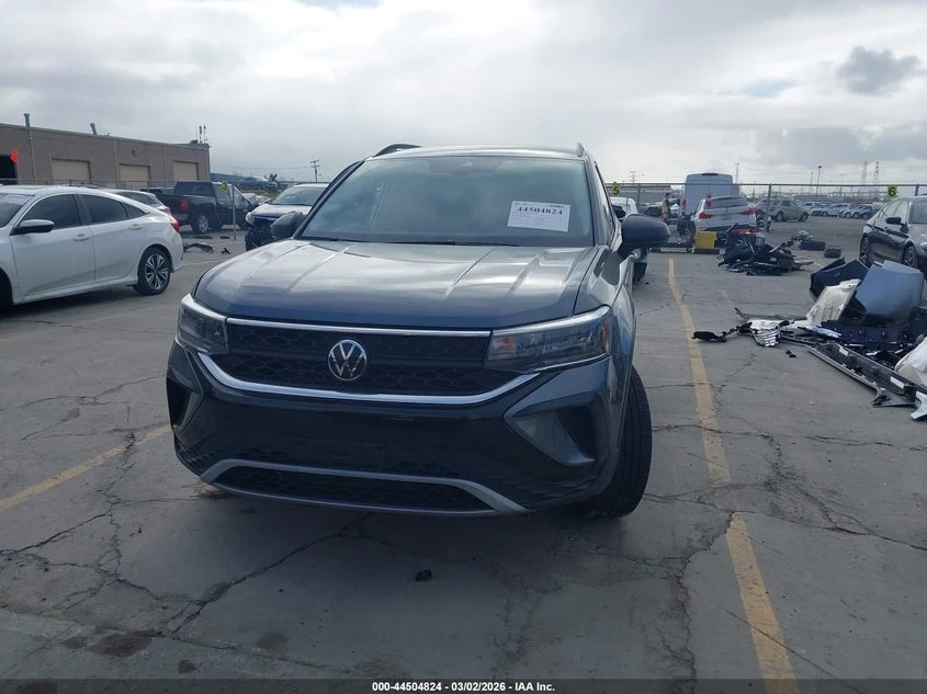 VW Taos 1.5l Volkswagen 1.5T S, снимка 12 - Автомобили и джипове - 54141646