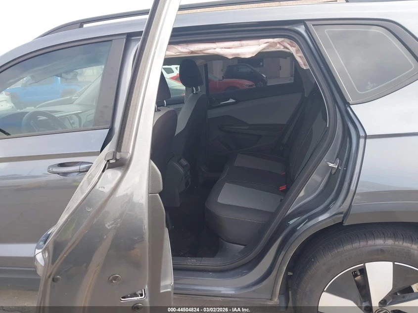 VW Taos 1.5l Volkswagen 1.5T S, снимка 8 - Автомобили и джипове - 54141646