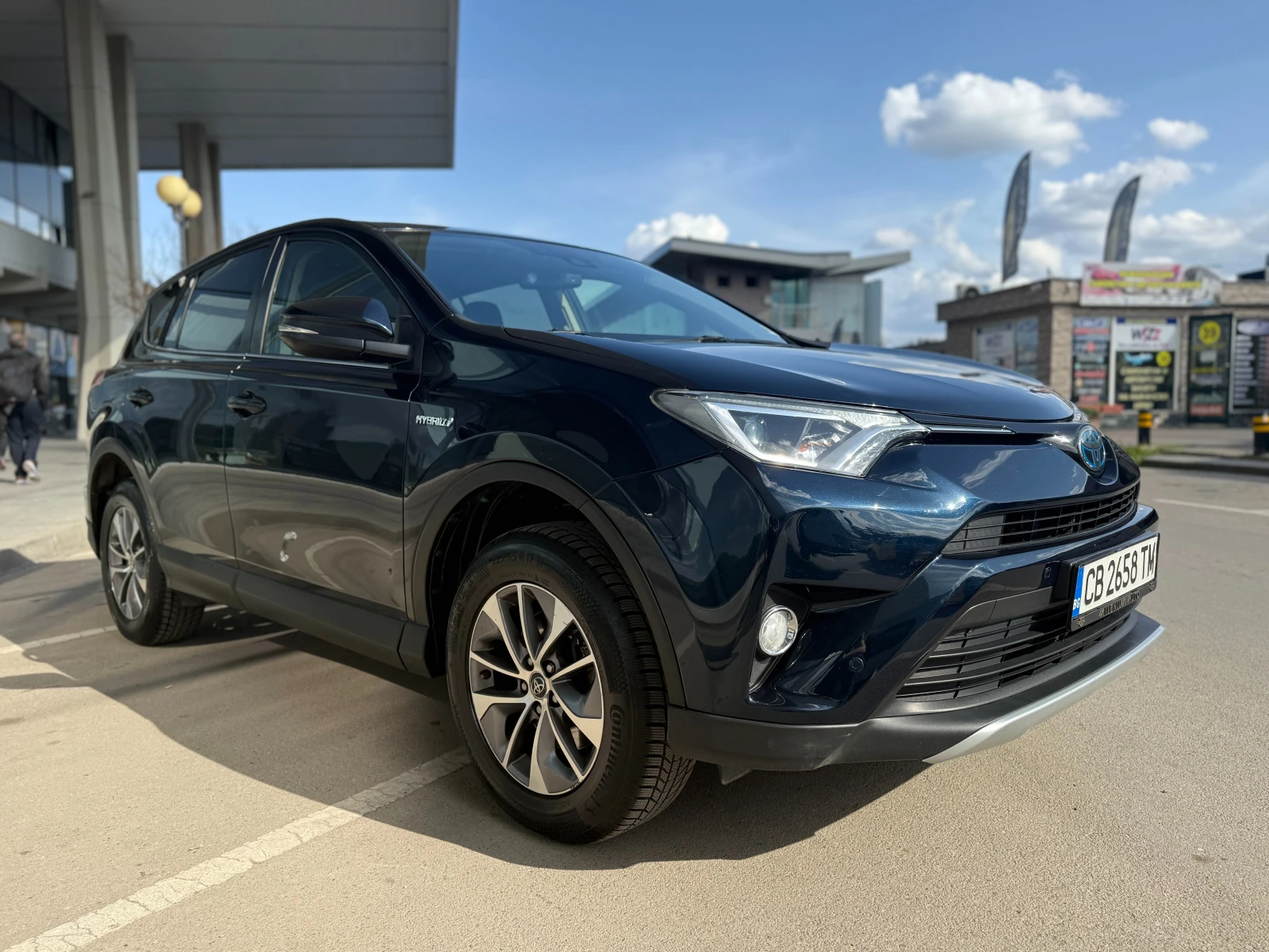 Toyota Rav4 6 МЕСЕЦА ГАРАНЦИЯ/2.5Hybrid 197к.с. Facelift, снимка 6 - Автомобили и джипове - 54229492