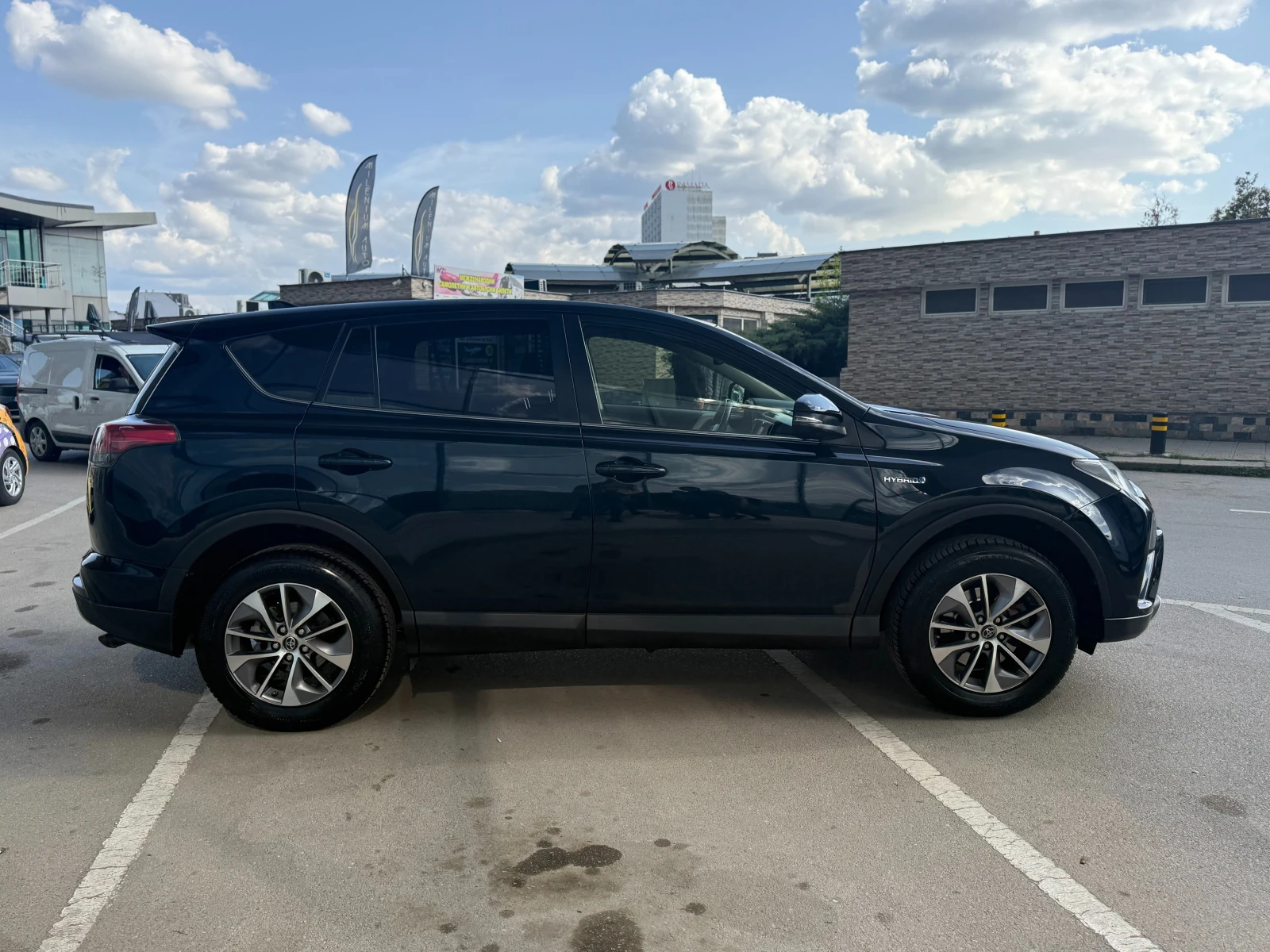 Toyota Rav4 6 МЕСЕЦА ГАРАНЦИЯ/2.5Hybrid 197к.с. Facelift, снимка 5 - Автомобили и джипове - 54229492