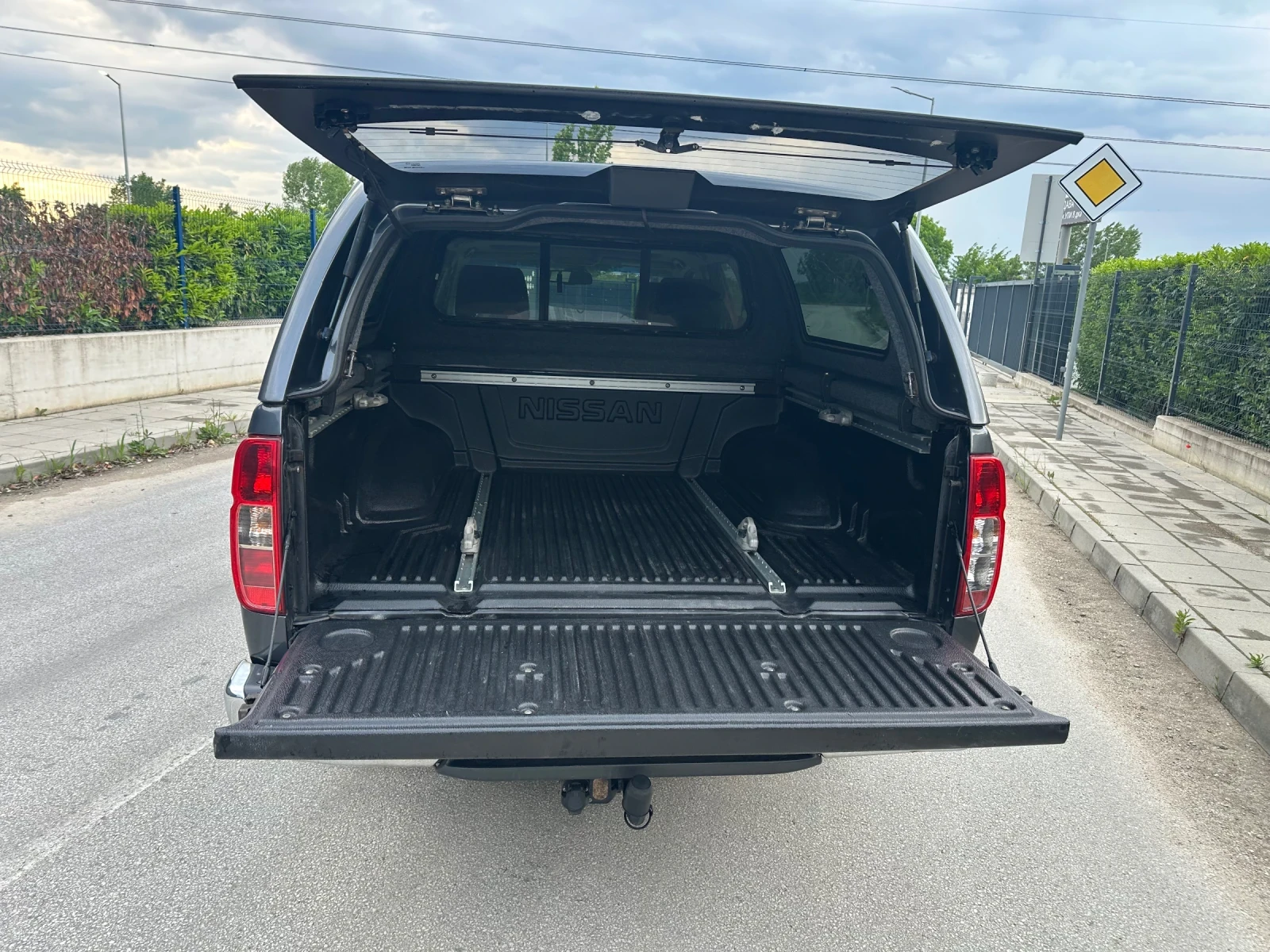 Nissan Navara 3.0D V6, снимка 7 - Автомобили и джипове - 54634973