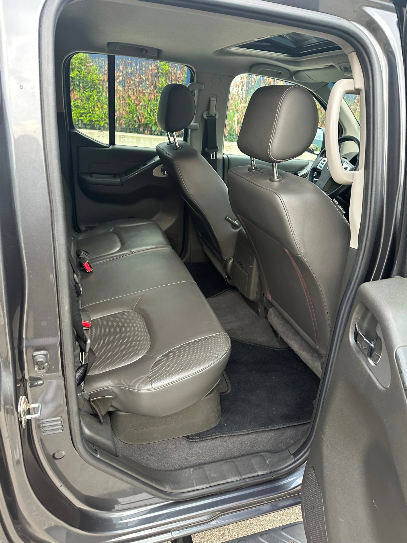 Nissan Navara 3.0D V6, снимка 11 - Автомобили и джипове - 54634973