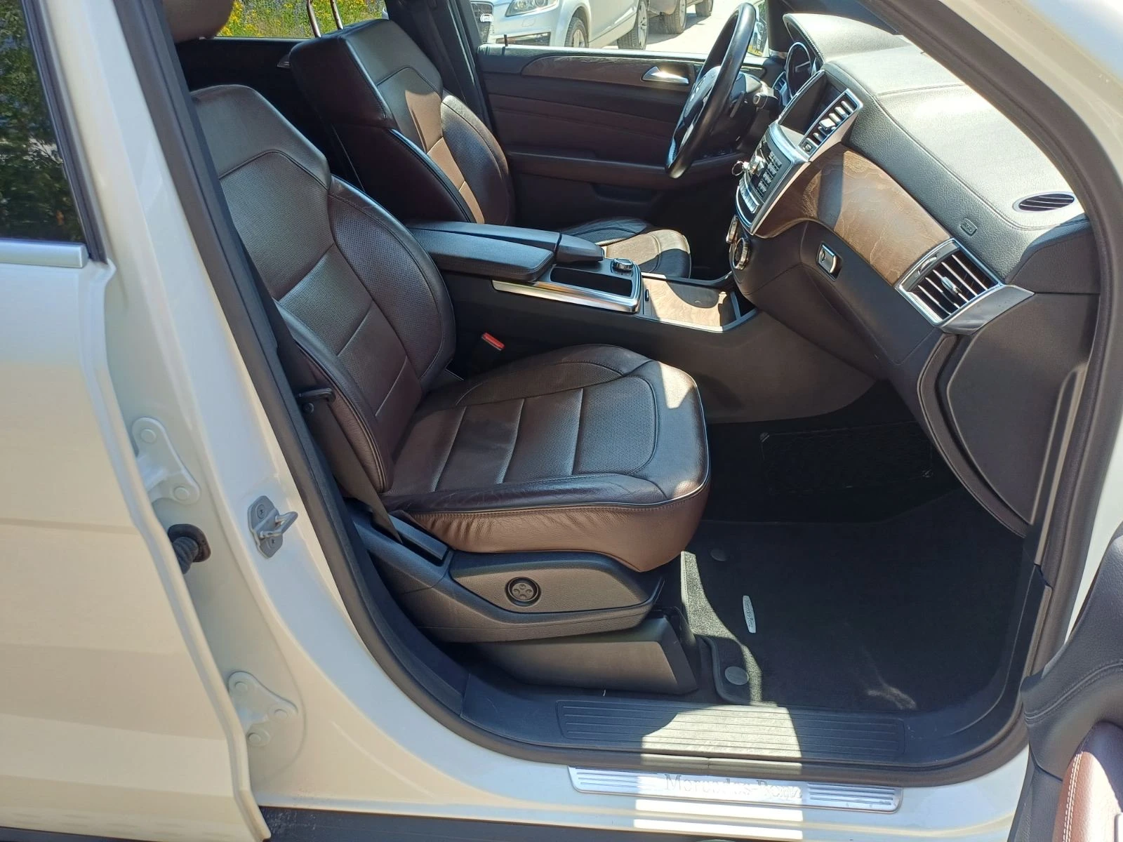 Mercedes-Benz ML 350 CDI 4Matic AMG-Optic Harman/Kardon, снимка 14 - Автомобили и джипове - 54853216