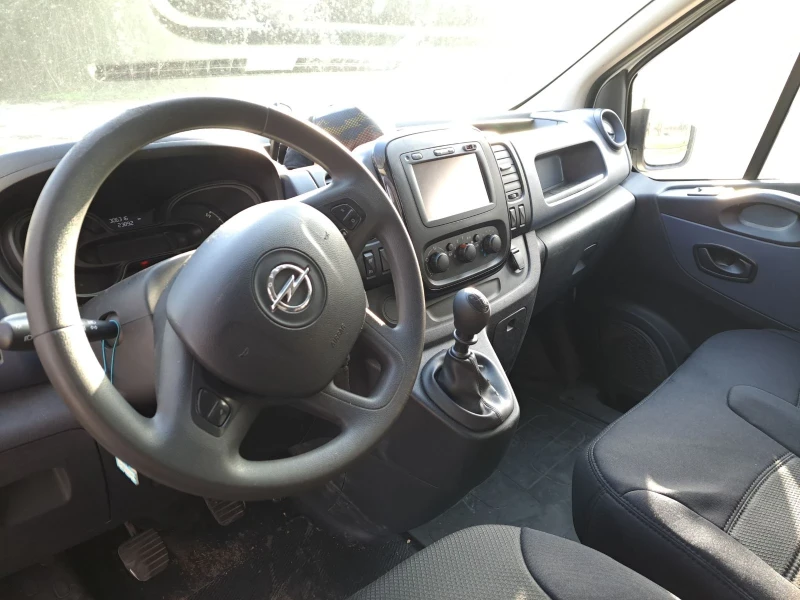 Opel Vivaro Уникат, biturbo L2H1, снимка 8 - Бусове и автобуси - 52875009