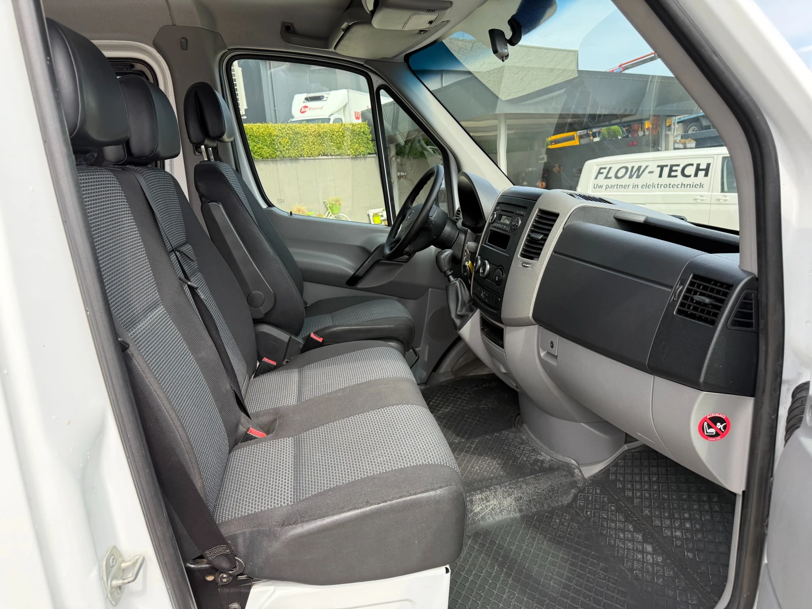 Mercedes-Benz Sprinter 311CDI OM646 9-местен Клима L2H1  - изображение 8