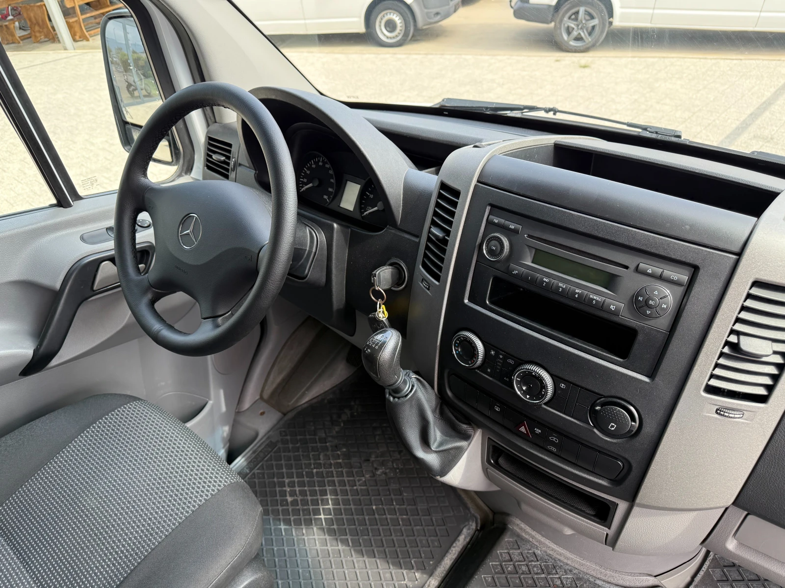 Mercedes-Benz Sprinter 311CDI OM646 9-местен Клима L2H1  - изображение 9
