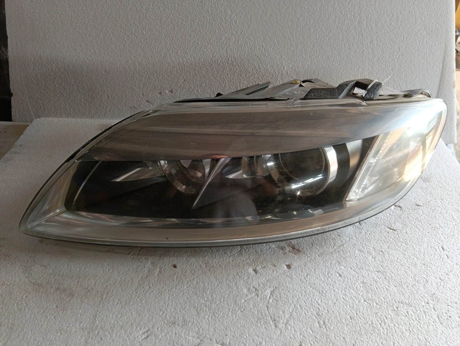 фар ляв ксенон завиващ 4L0941003E Audi Q7