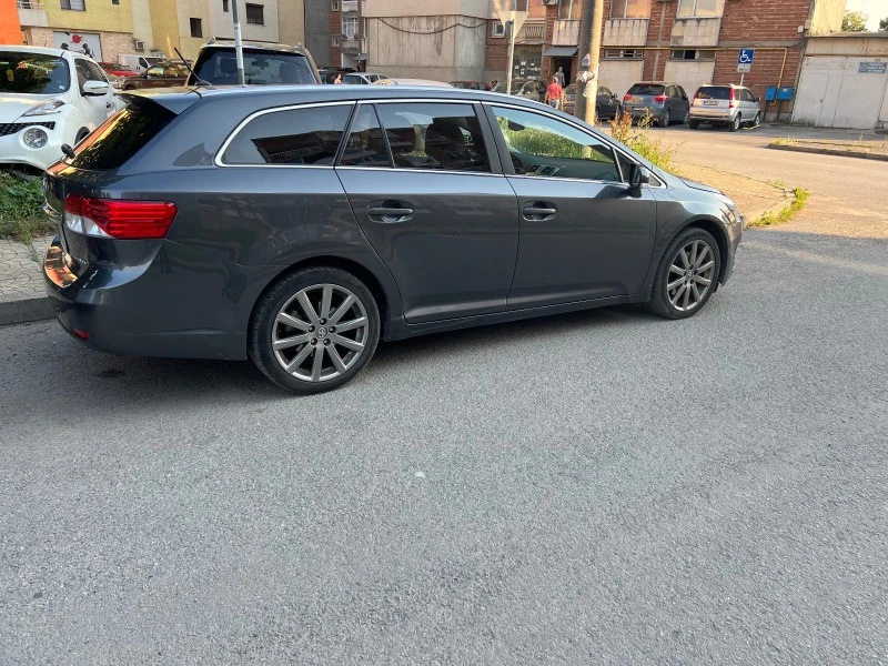 Toyota Avensis 2.2 D-4D, снимка 3 - Автомобили и джипове - 47489424