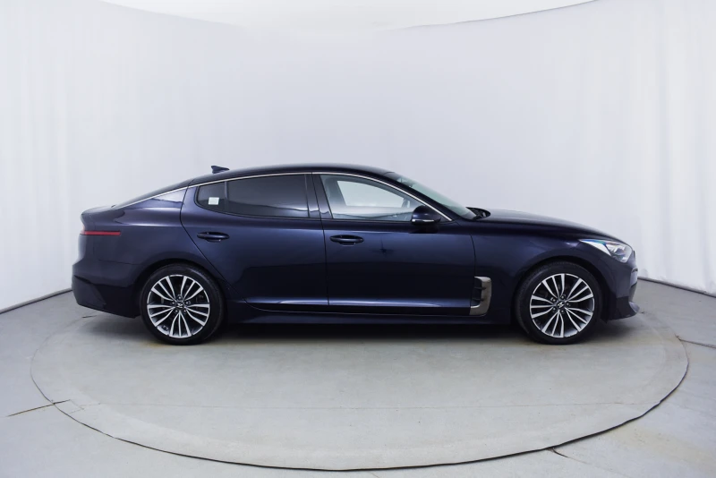 Kia Stinger 2.2 AWD, снимка 4 - Автомобили и джипове - 46559497