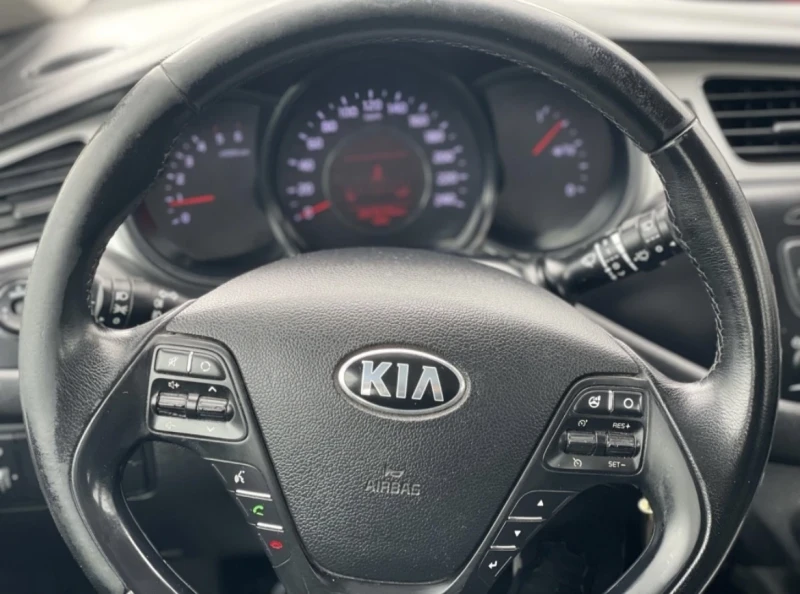 Kia Ceed, снимка 11 - Автомобили и джипове - 47476764