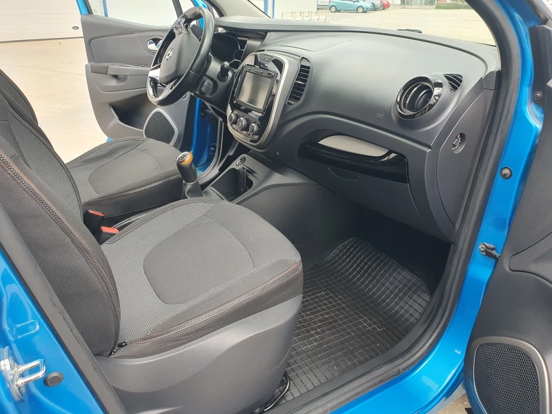 Renault Captur, снимка 11 - Автомобили и джипове - 47657674