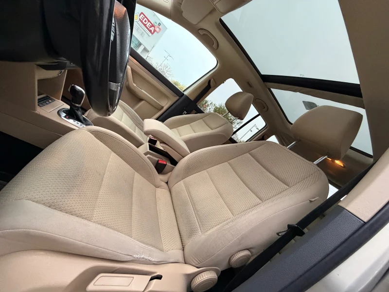 VW Touran 2.0TDI* БАРТЕР* DSG* LED* Панорама, снимка 10 - Автомобили и джипове - 52403717