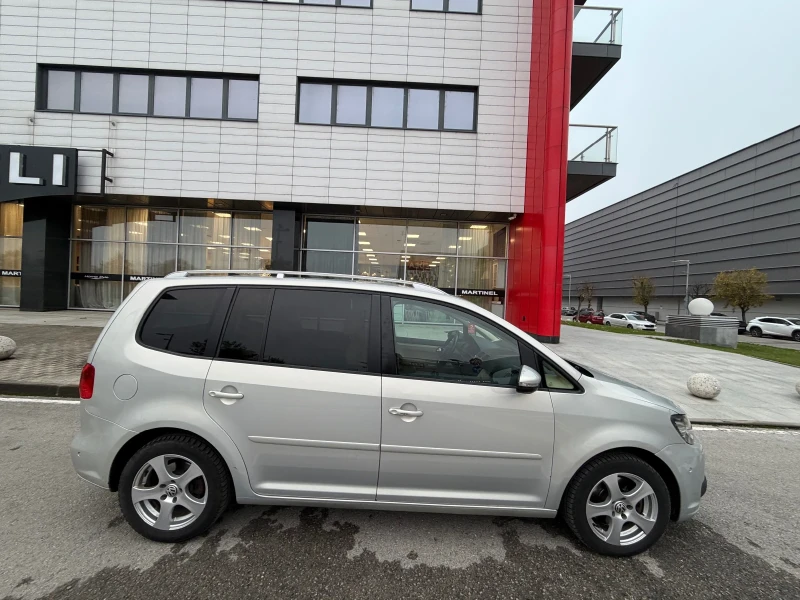 VW Touran 2.0TDI* БАРТЕР* DSG* LED* Панорама, снимка 4 - Автомобили и джипове - 52403717