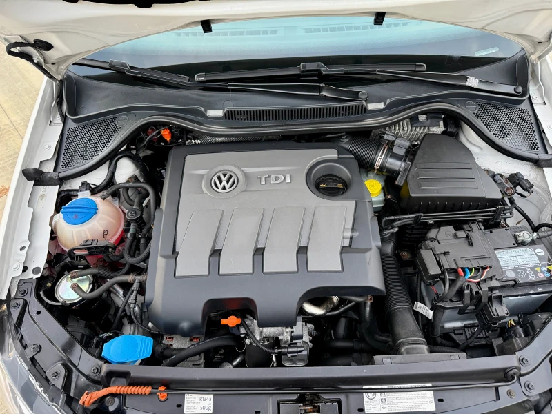 VW Polo 1.6 TDI R-Line 105 hp, снимка 16 - Автомобили и джипове - 52500599